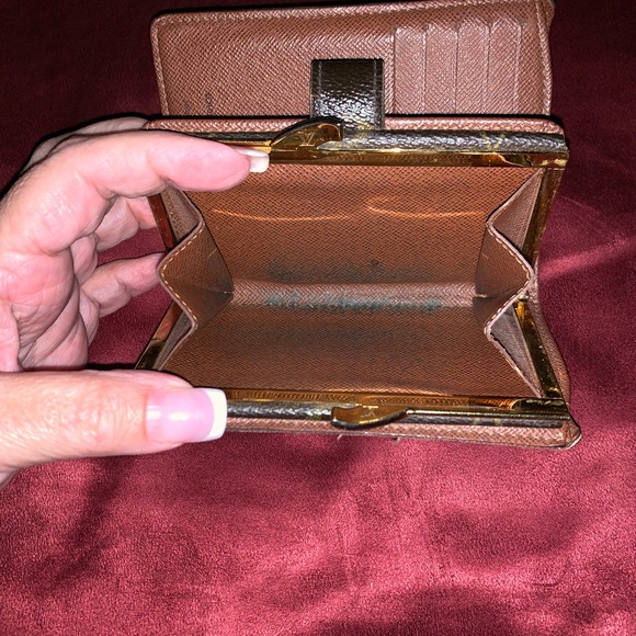 Authentic Louis Vuitton wallet - Picture 5 of 5